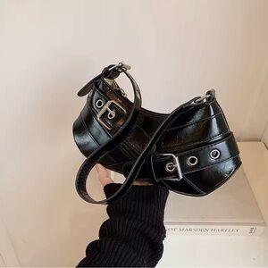 Black Women’s Buckle Shoulder Bag - Unbranded